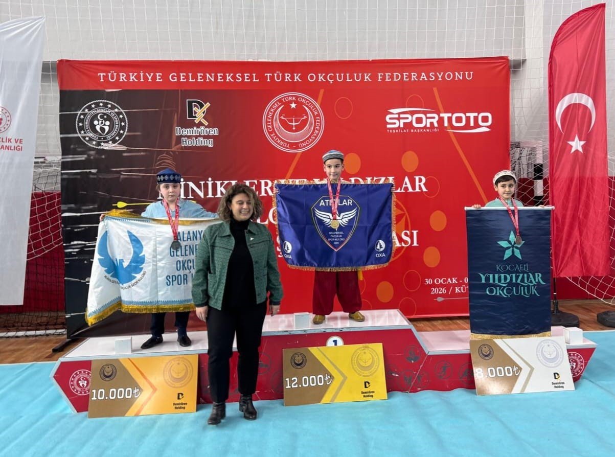Alanyalı minik okçular Türkiye Şampiyonası’ndan madalyalarla döndü
