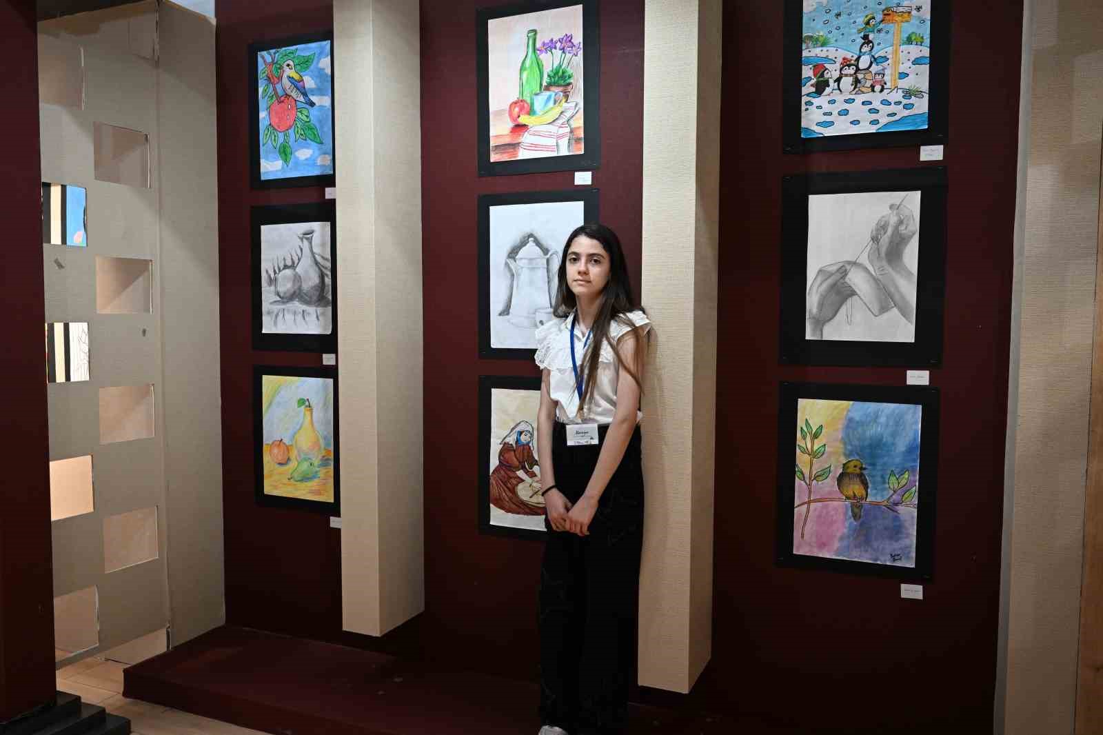 Gaziosmanpaşa’da Sanat Atölyeleri Resim Sergisi açıldı