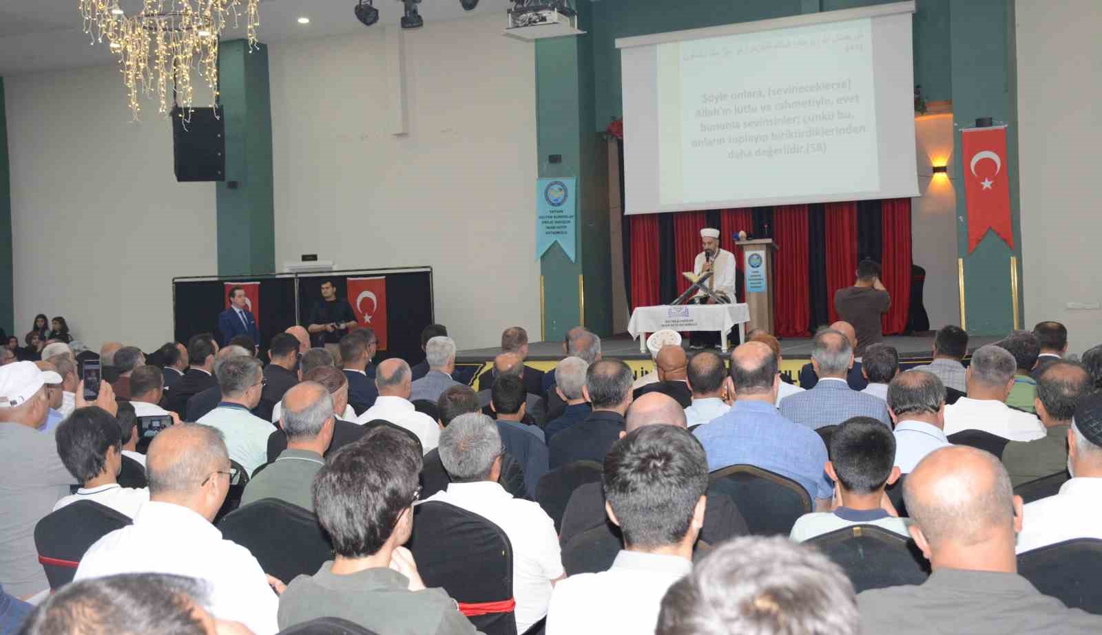 Tatvan’da görkemli hafızlık icazet merasimi: 56 hafız belgelerini aldı