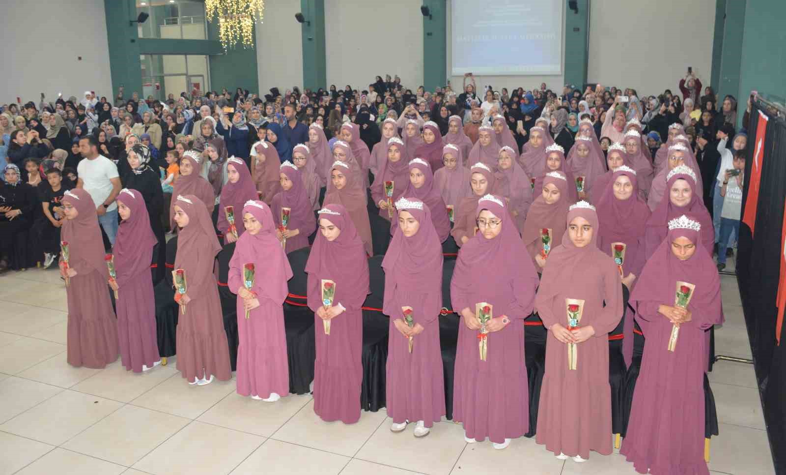 Tatvan’da görkemli hafızlık icazet merasimi: 56 hafız belgelerini aldı