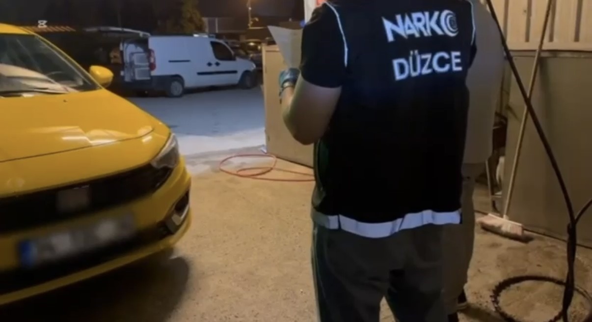Motor kaputundan 3 milyon liralık metamfetamin ele geçirildi