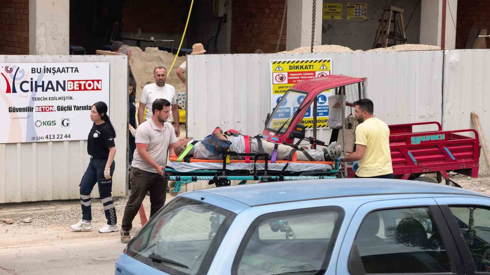 İnegöl’de nefes kesen kurtarma: Yaralı işçi vinçle zemine alındı