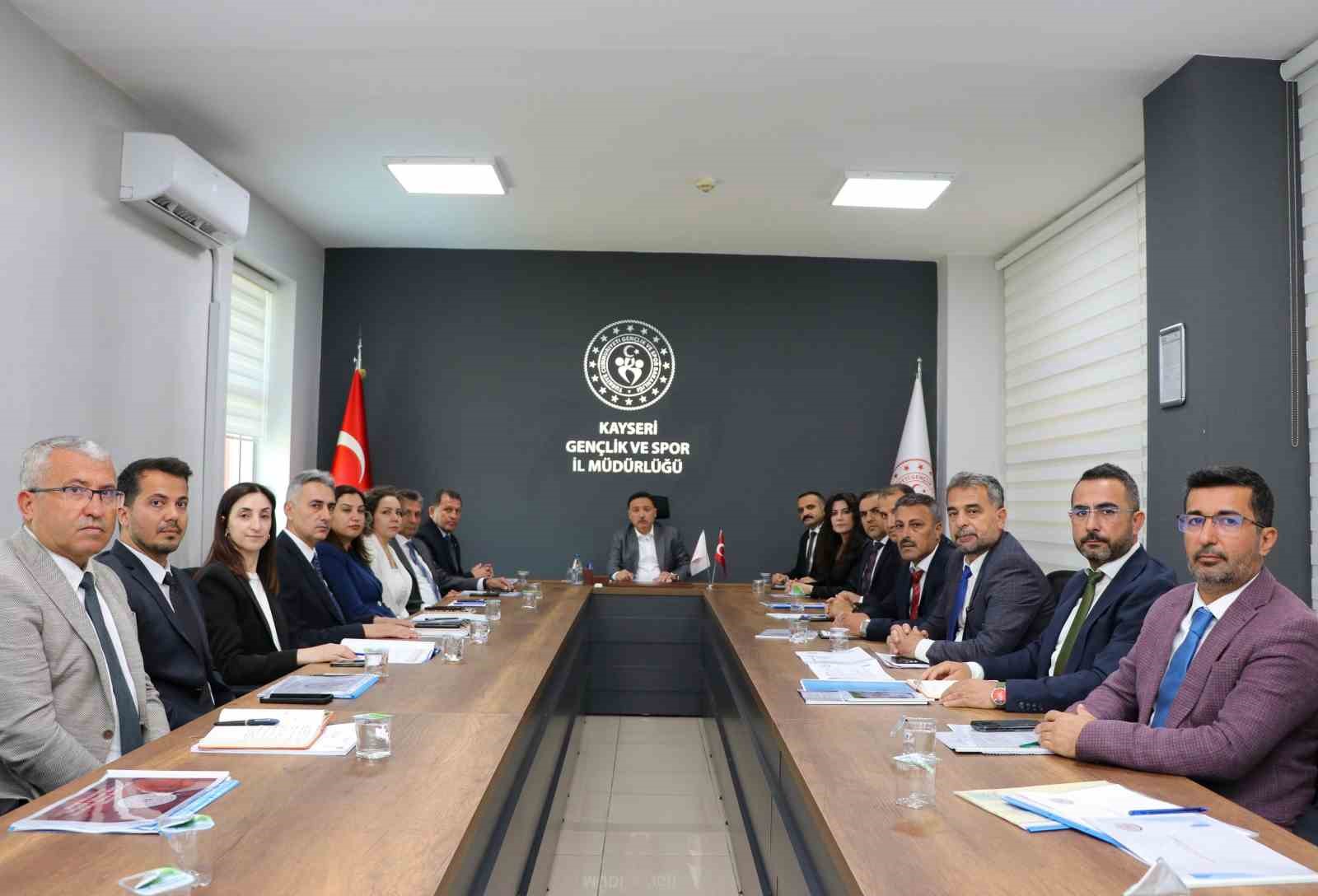 Vali Çiçek’ten Gençlik ve Spor İl Müdürlüğü’ne ziyaret