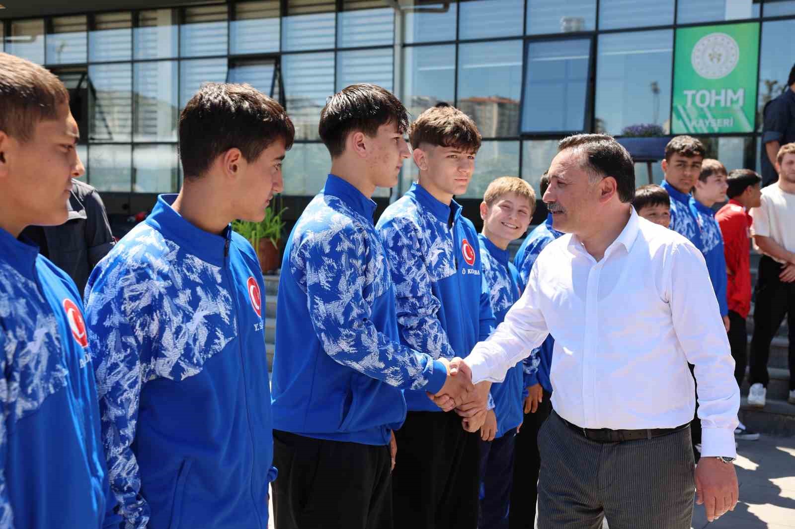 Vali Çiçek’ten Gençlik ve Spor İl Müdürlüğü’ne ziyaret