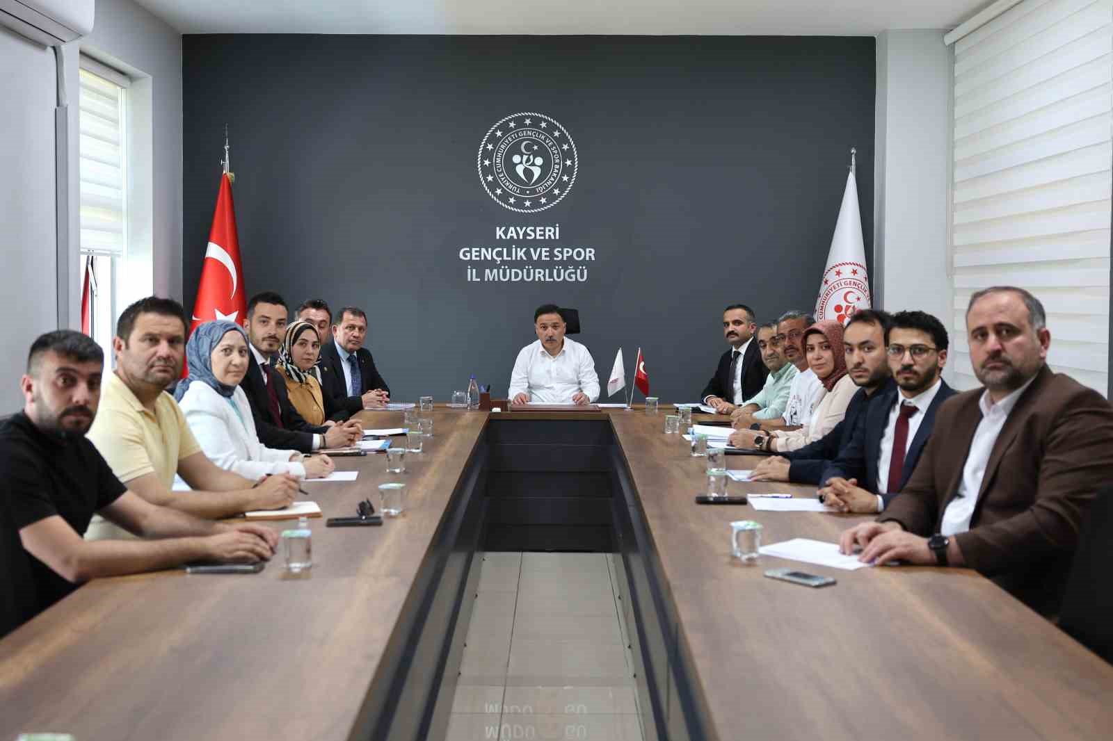 Vali Çiçek’ten Gençlik ve Spor İl Müdürlüğü’ne ziyaret