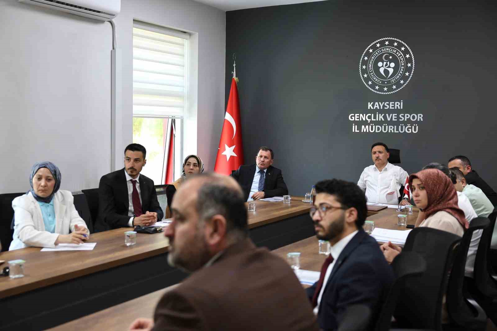 Vali Çiçek’ten Gençlik ve Spor İl Müdürlüğü’ne ziyaret