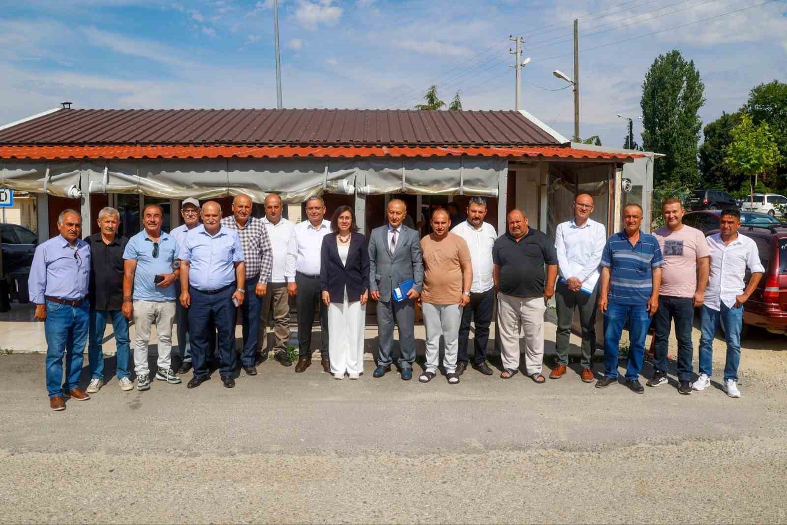 Uşak Belediye Başkan Vekili Özkan Sarayaltı Durağı’nda şoför esnafıyla buluştu