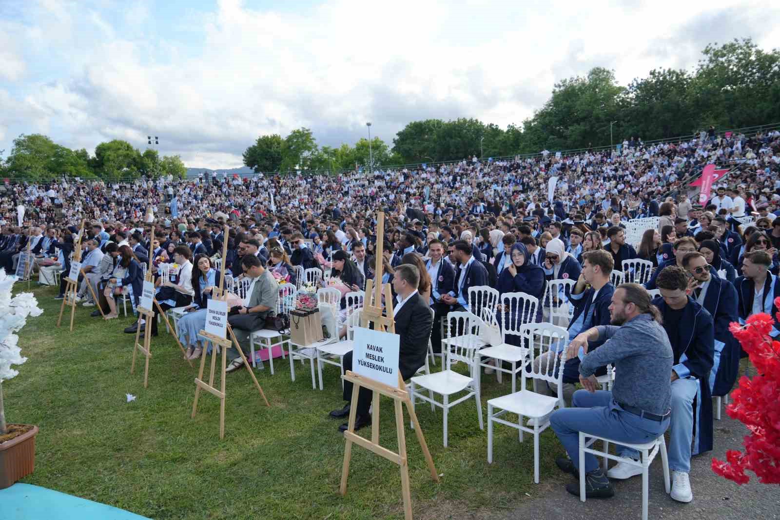 SAMÜ’de 616 öğrencinin mezuniyet heyecanı