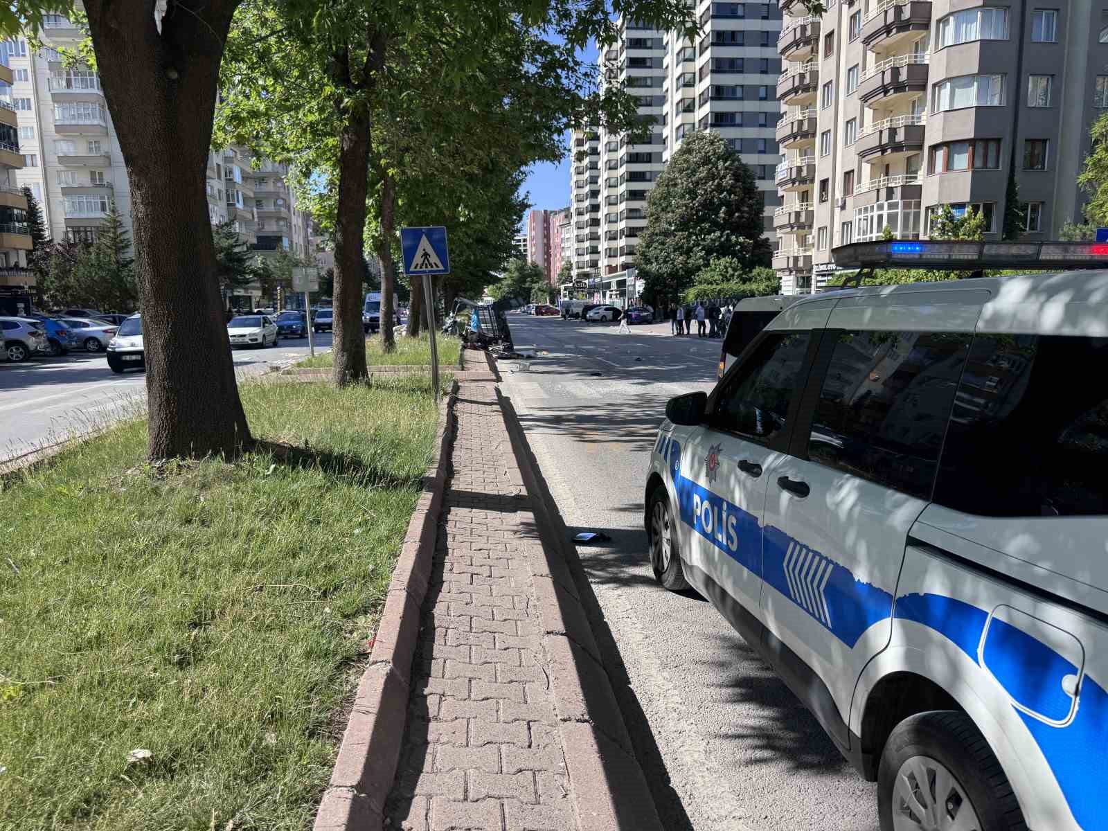 Otomobil ile moped çarpıştı: 5 yaralı