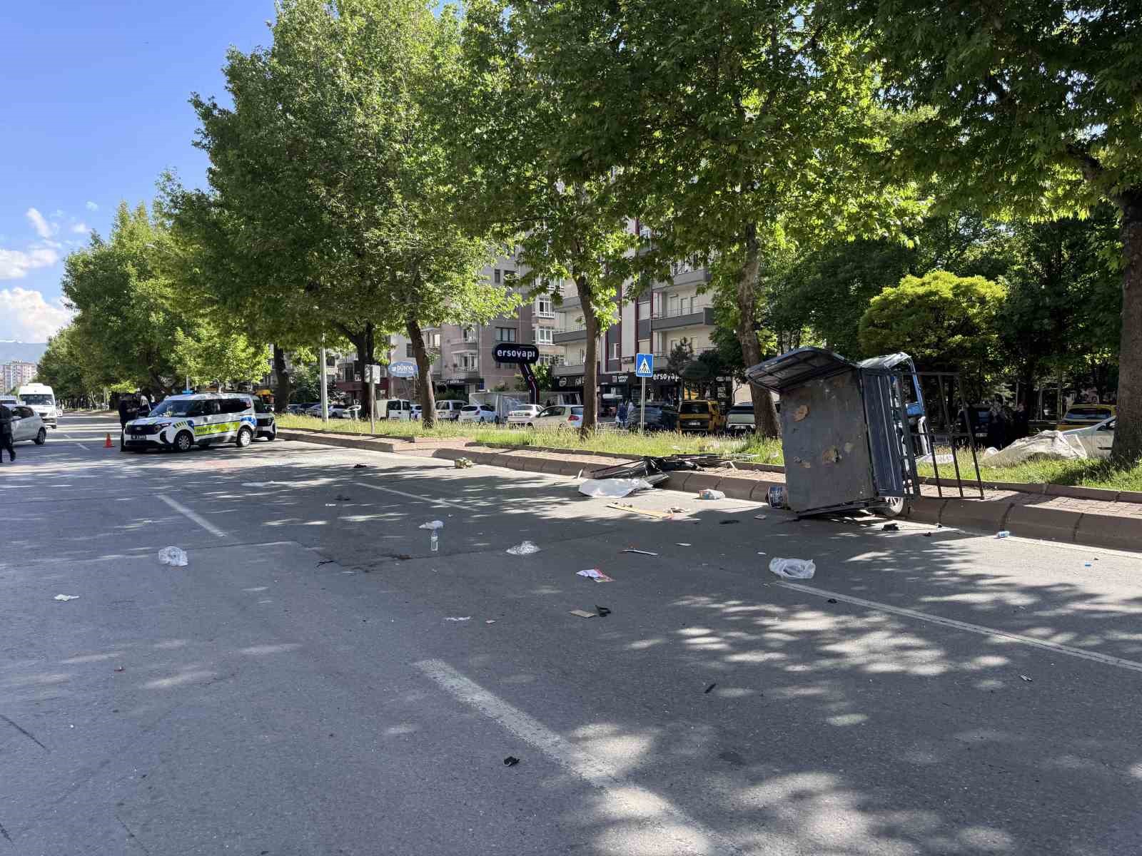 Otomobil ile moped çarpıştı: 5 yaralı