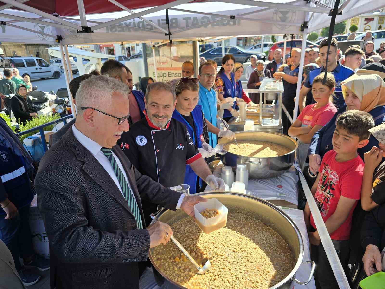 Yozgat Belediyesinden aşure ikramı