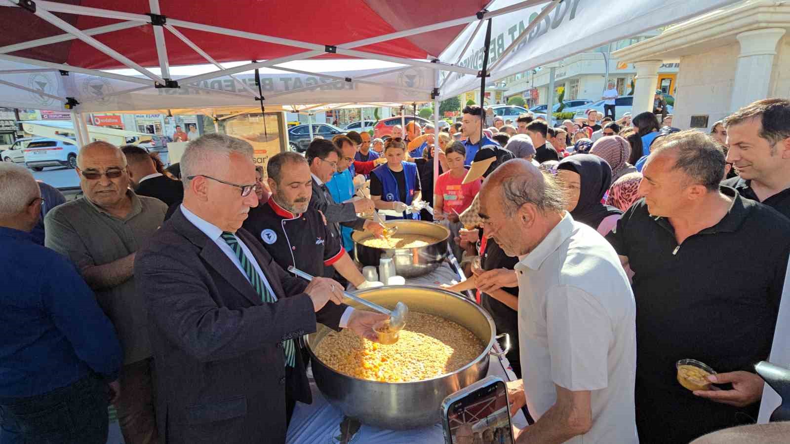 Yozgat Belediyesinden aşure ikramı