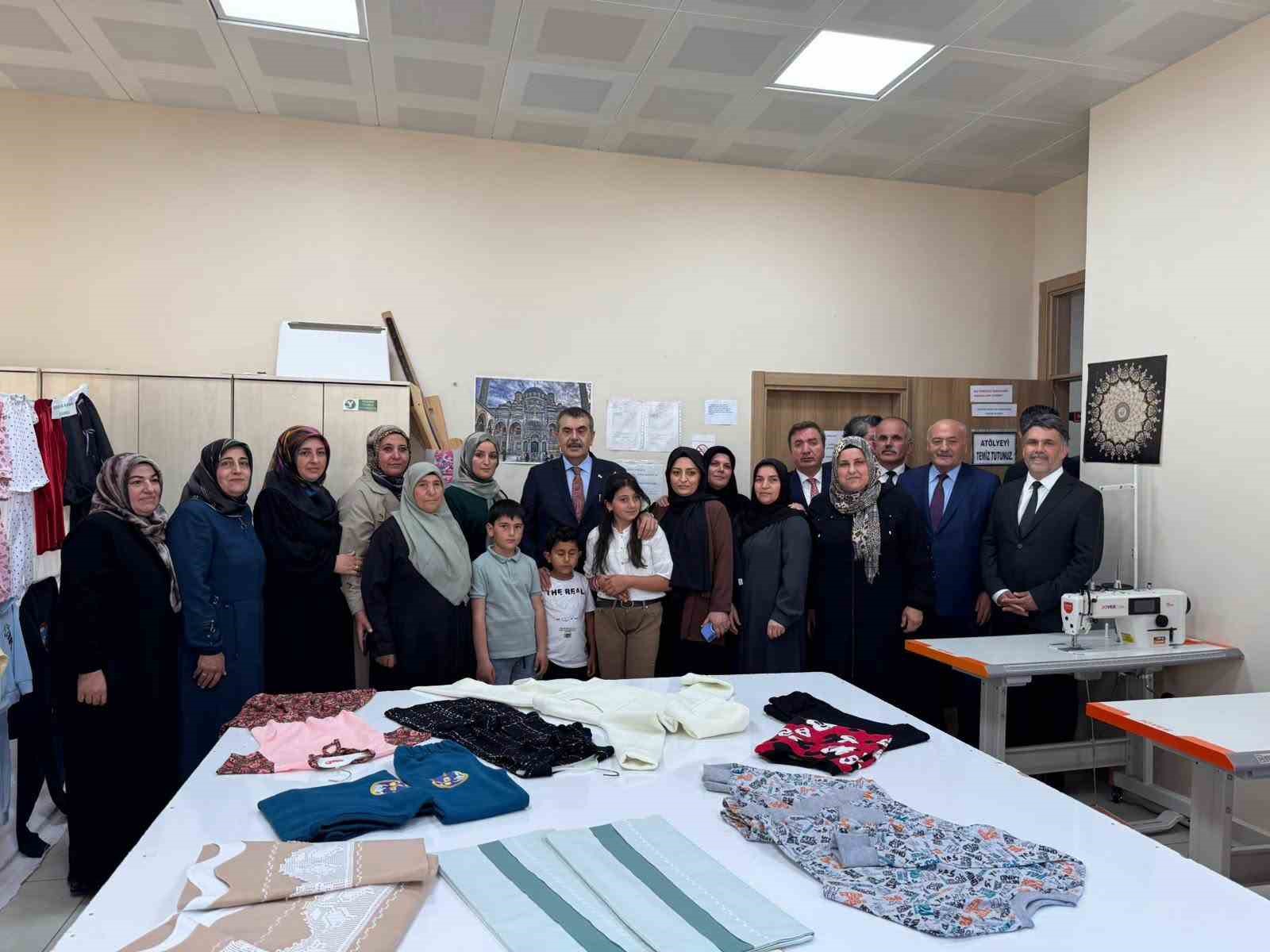 Bakan Tekin: "Derdimiz milletimizin birliği ve kardeşliğidir"