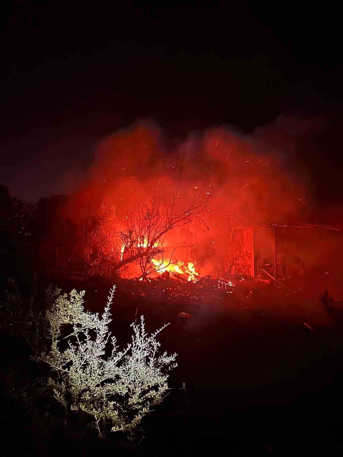 Söke’de depo yangını paniğe neden oldu