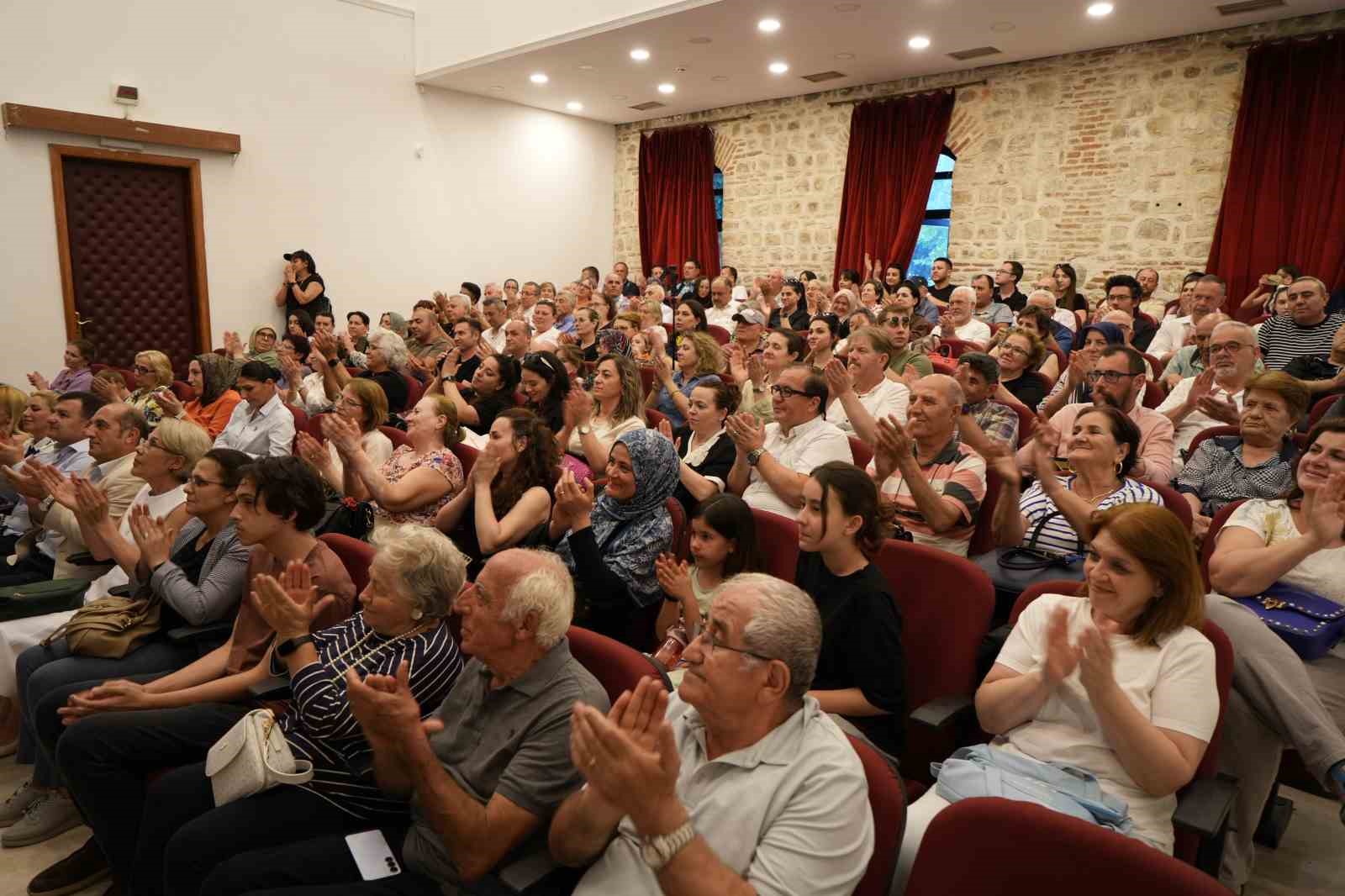 Emekli astsubaylardan Babalar Günü’ne özel türkü şöleni