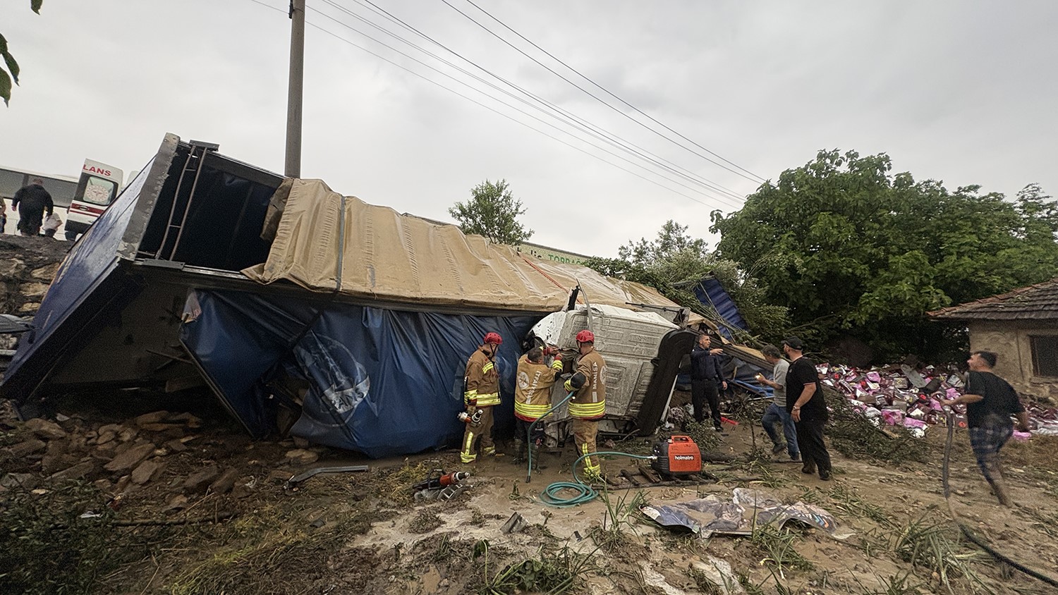Kula’da zincirleme kaza; 2 ölü, 4 yaralı
