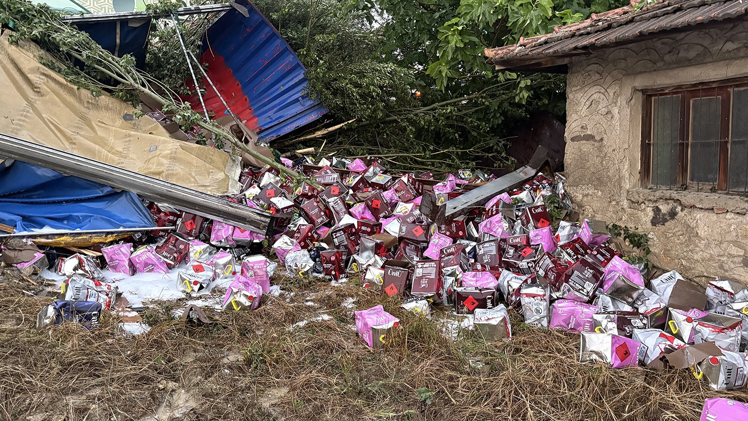 Kula’da zincirleme kaza; 2 ölü, 4 yaralı