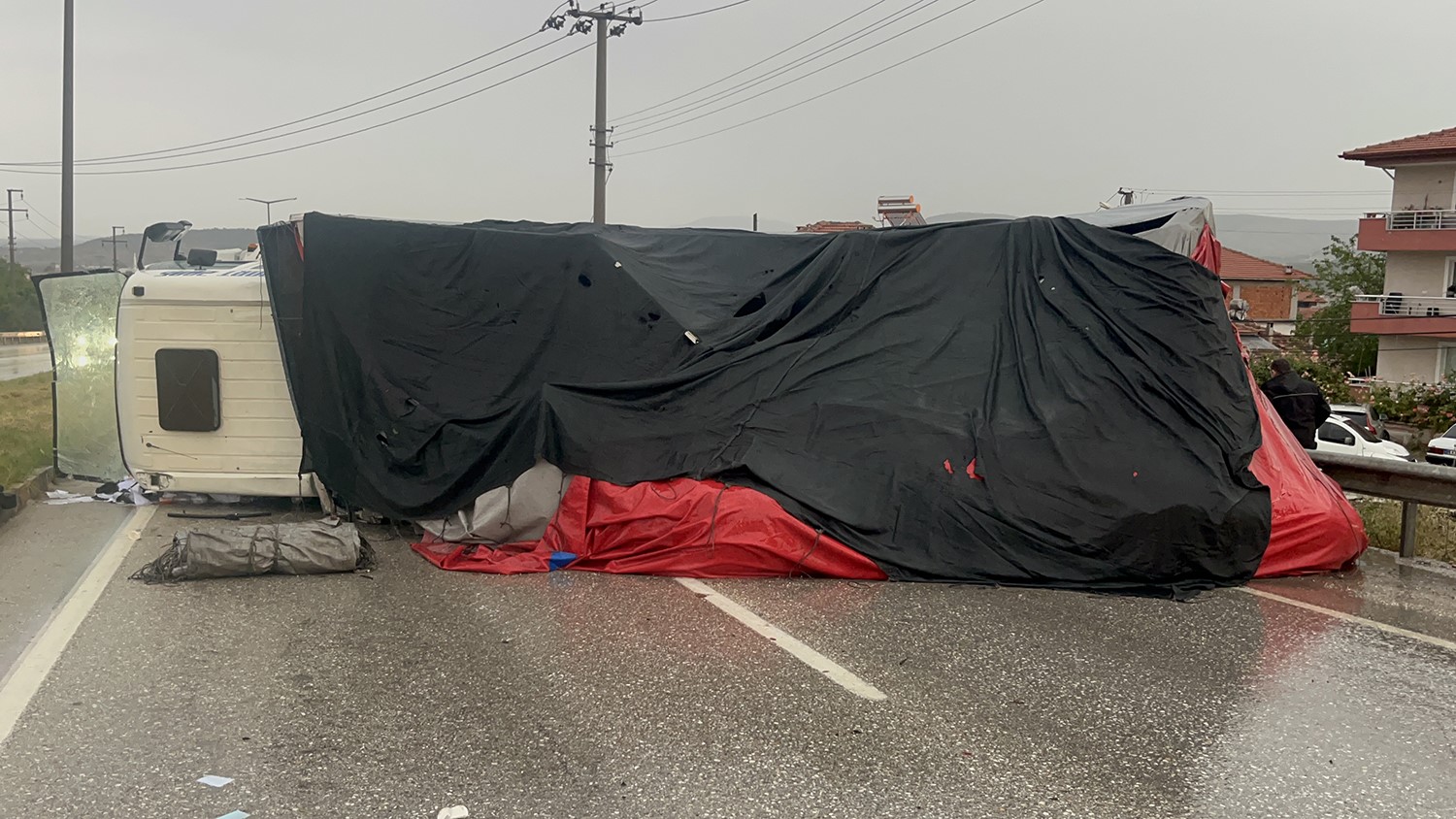 Kula’da zincirleme kaza; 2 ölü, 4 yaralı