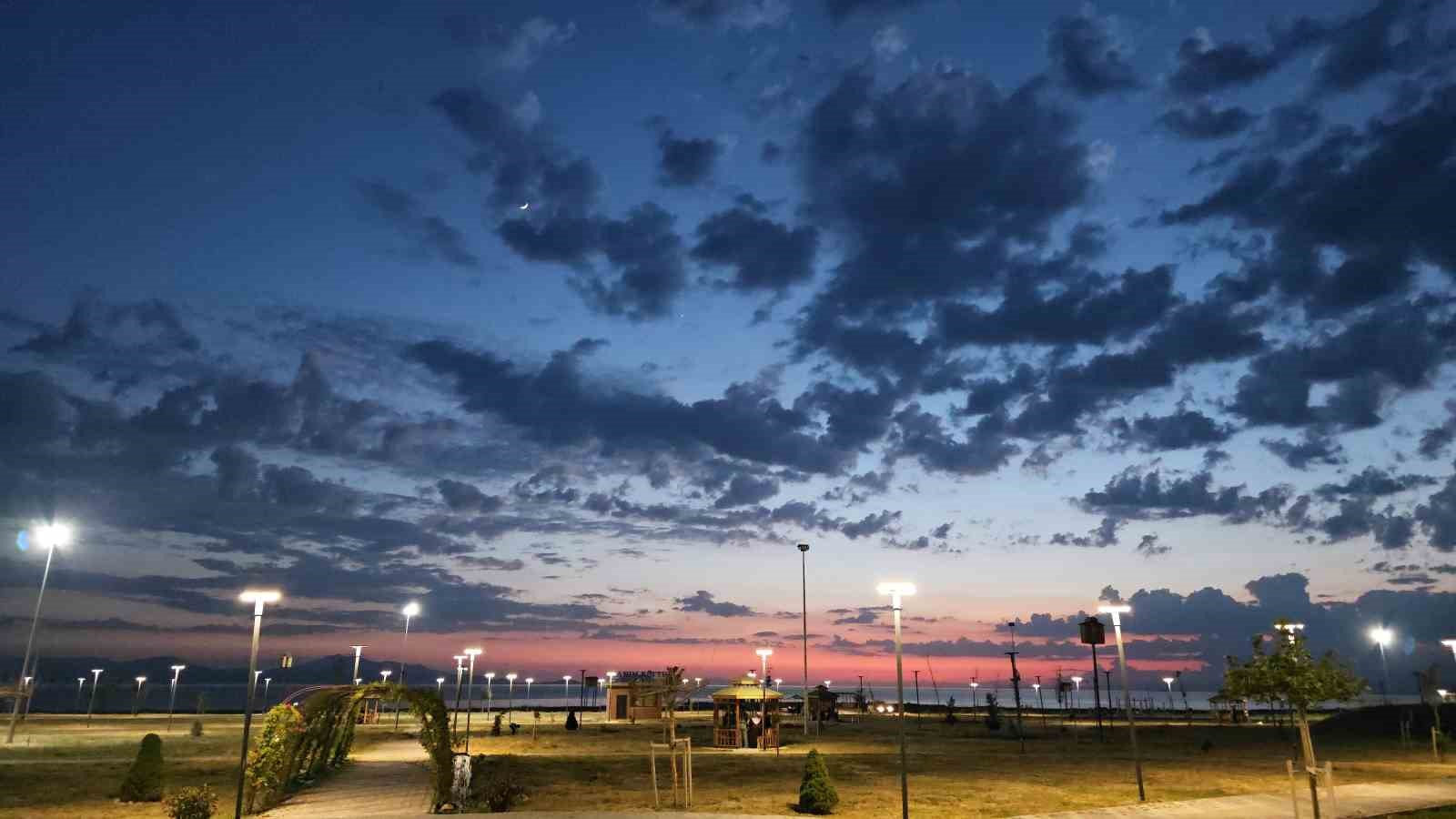 Van’da güneş ve ay aynı karede