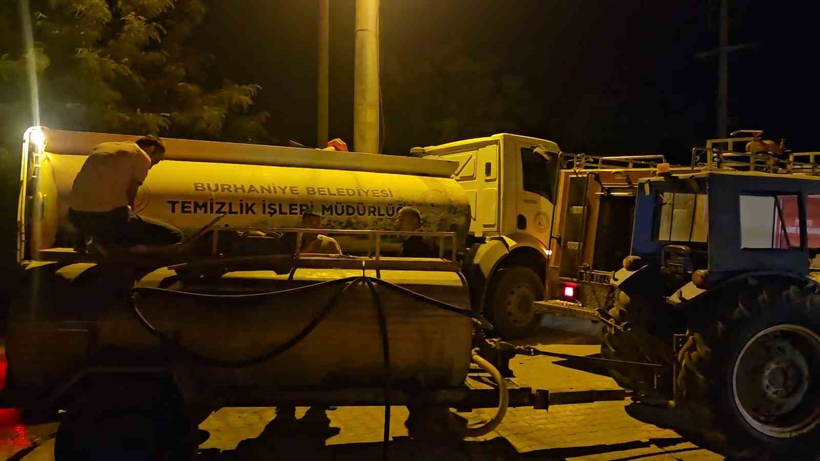 Burhaniye’de korkutan örtü yangını