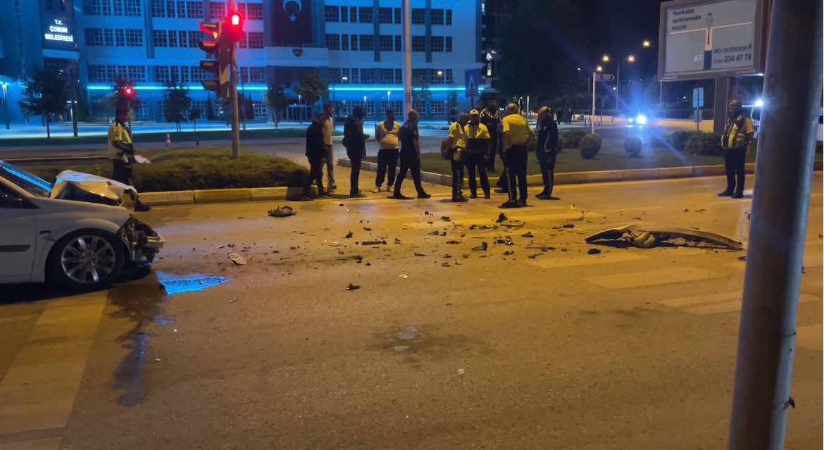 Çorum’da kazaya karışan sürücü aracını bırakıp kaçtı
