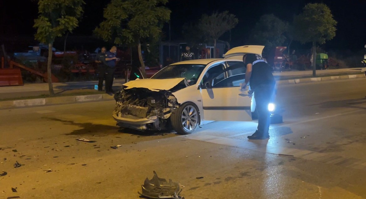 Çorum’da kazaya karışan sürücü aracını bırakıp kaçtı