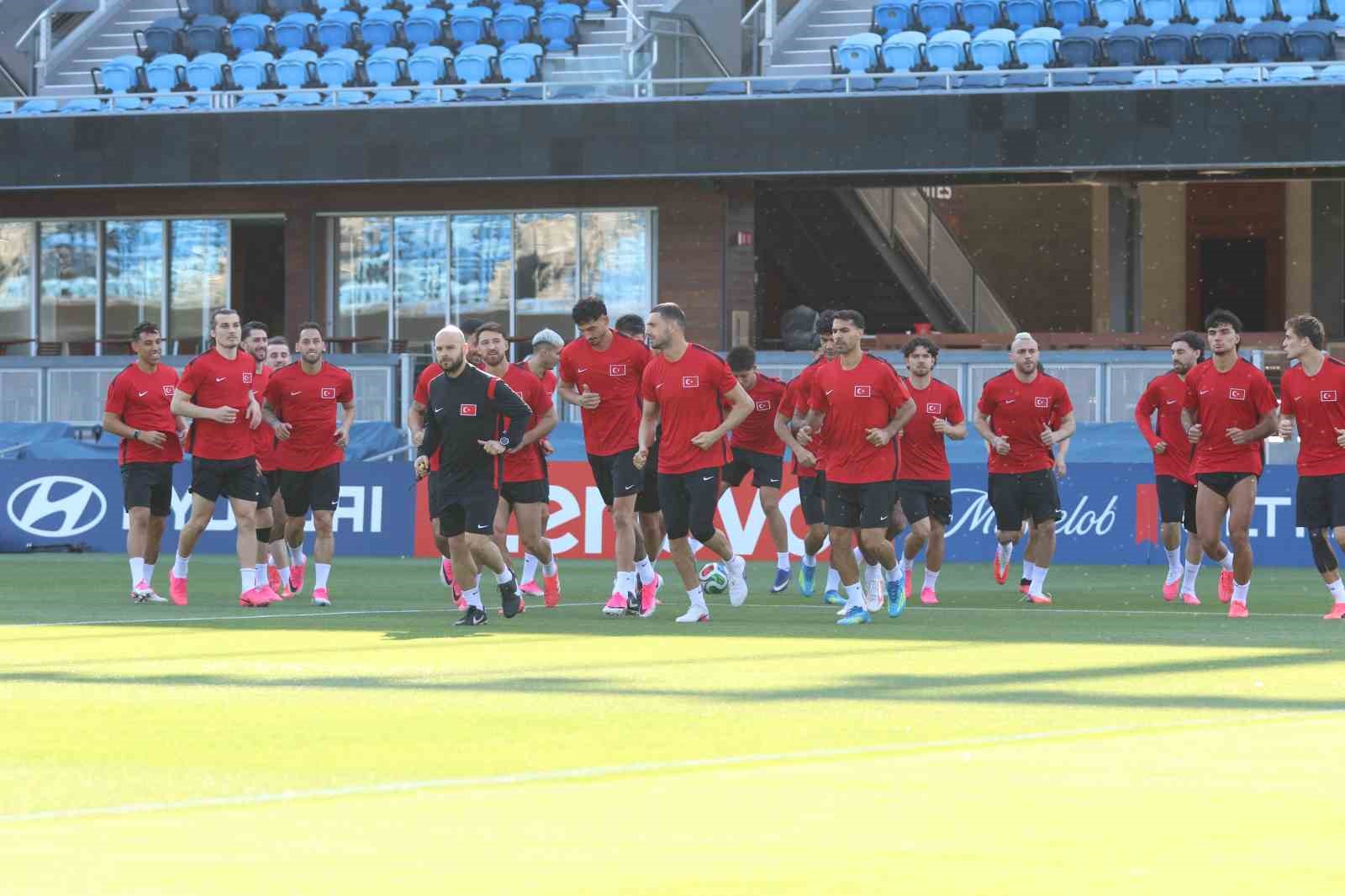 A Milli Futbol Takımı, Paraguay maçı hazırlıklarını tamamladı