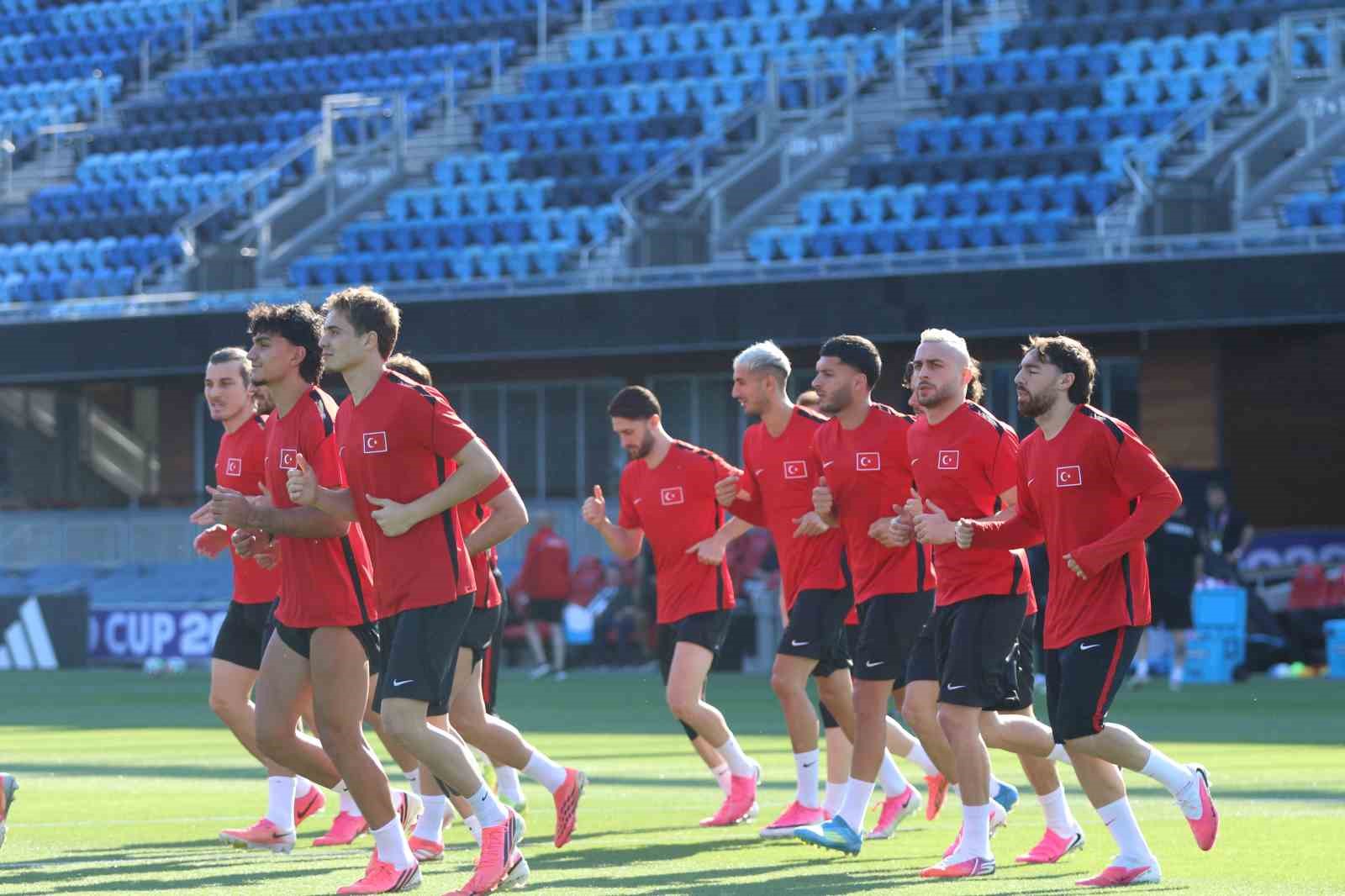 A Milli Futbol Takımı, Paraguay maçı hazırlıklarını tamamladı