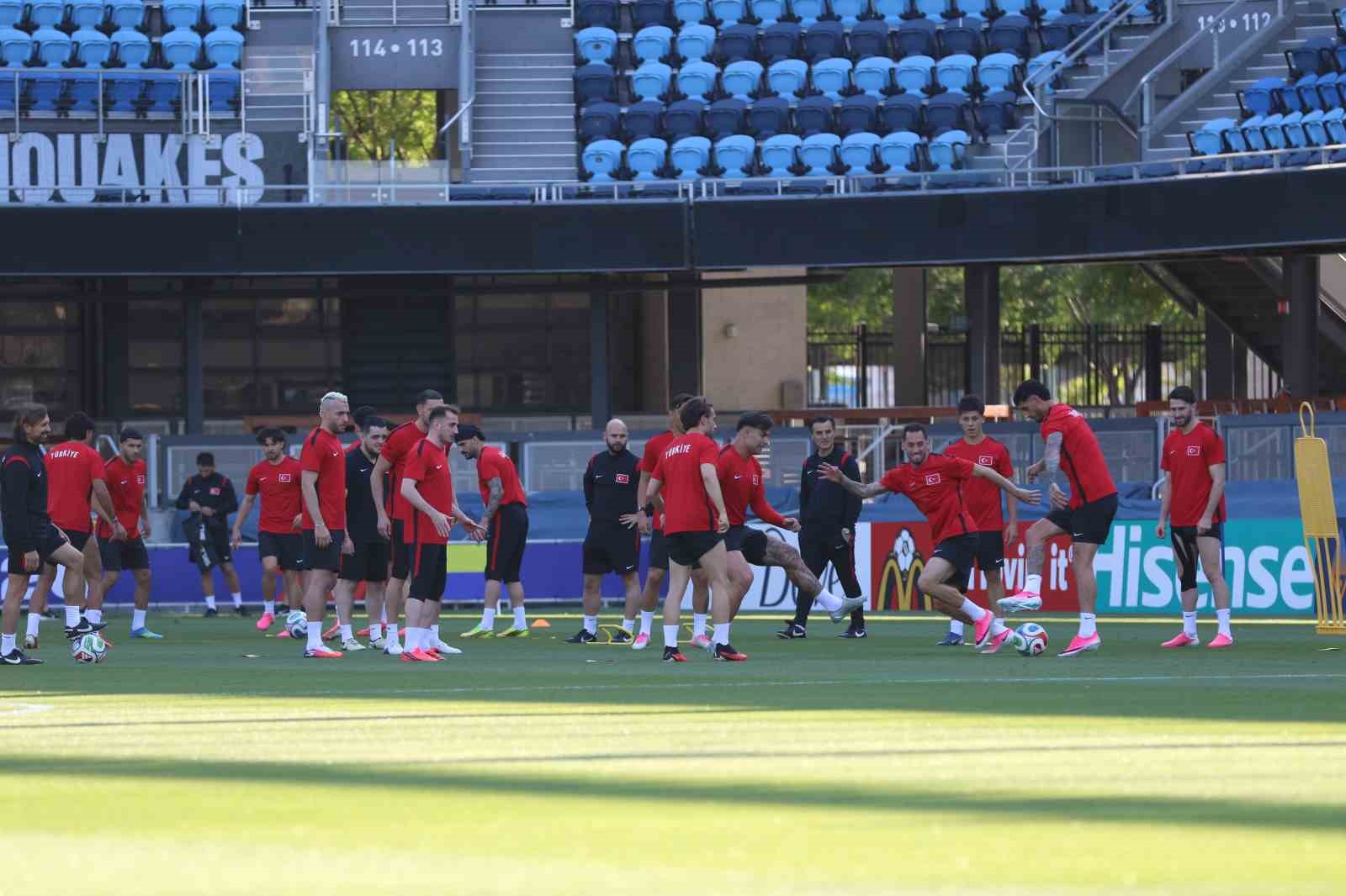 A Milli Futbol Takımı, Paraguay maçı hazırlıklarını tamamladı
