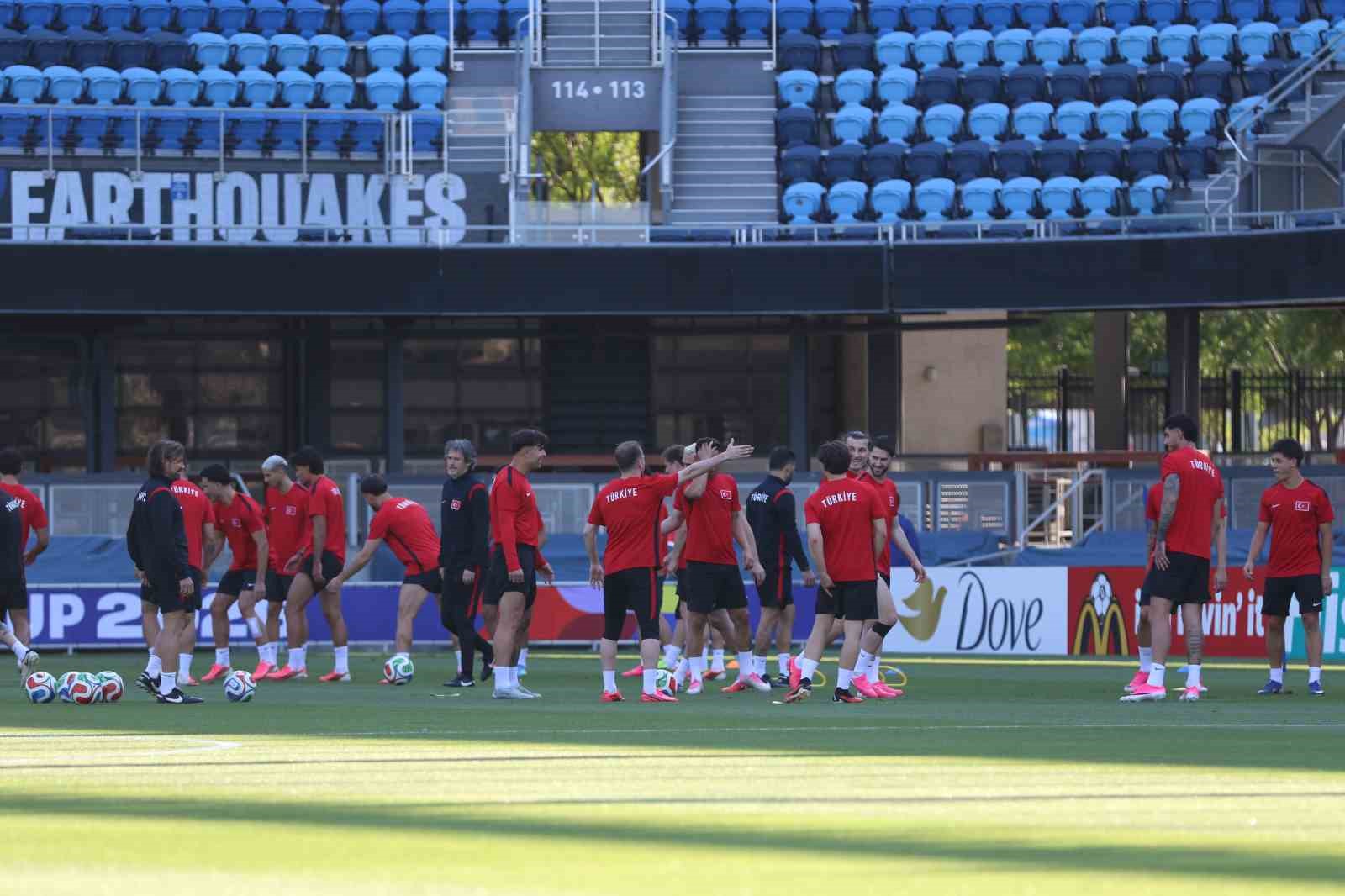 A Milli Futbol Takımı, Paraguay maçı hazırlıklarını tamamladı