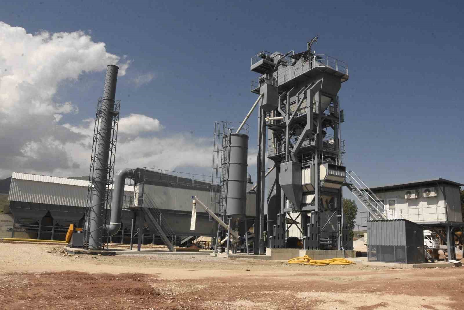 Bitlis’te kırsal kalkınmaya asfalt desteği