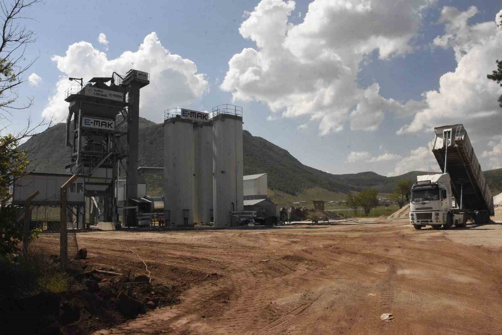Bitlis’te kırsal kalkınmaya asfalt desteği