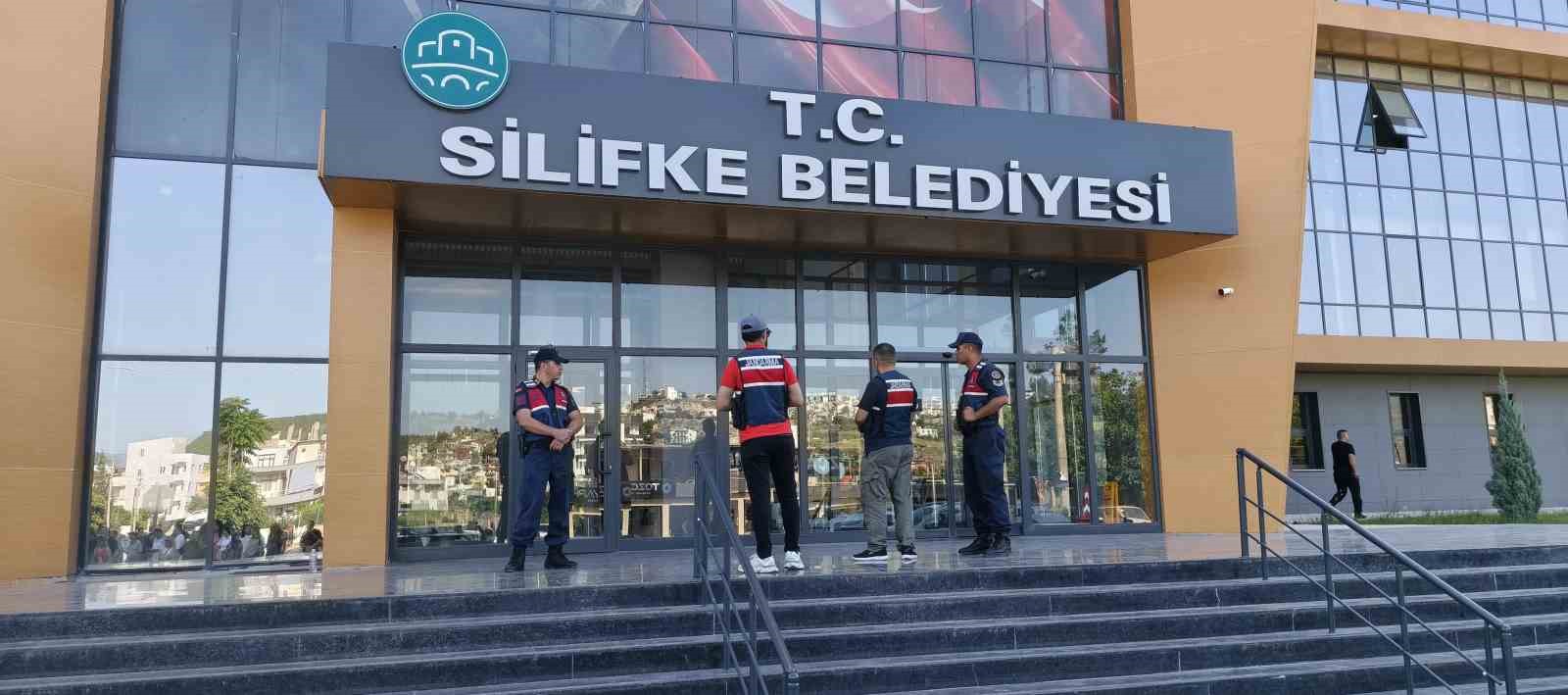 Mersin’in Silifke Belediyesi’ne operasyon: Başkan dahil çok sayıda isme gözaltı