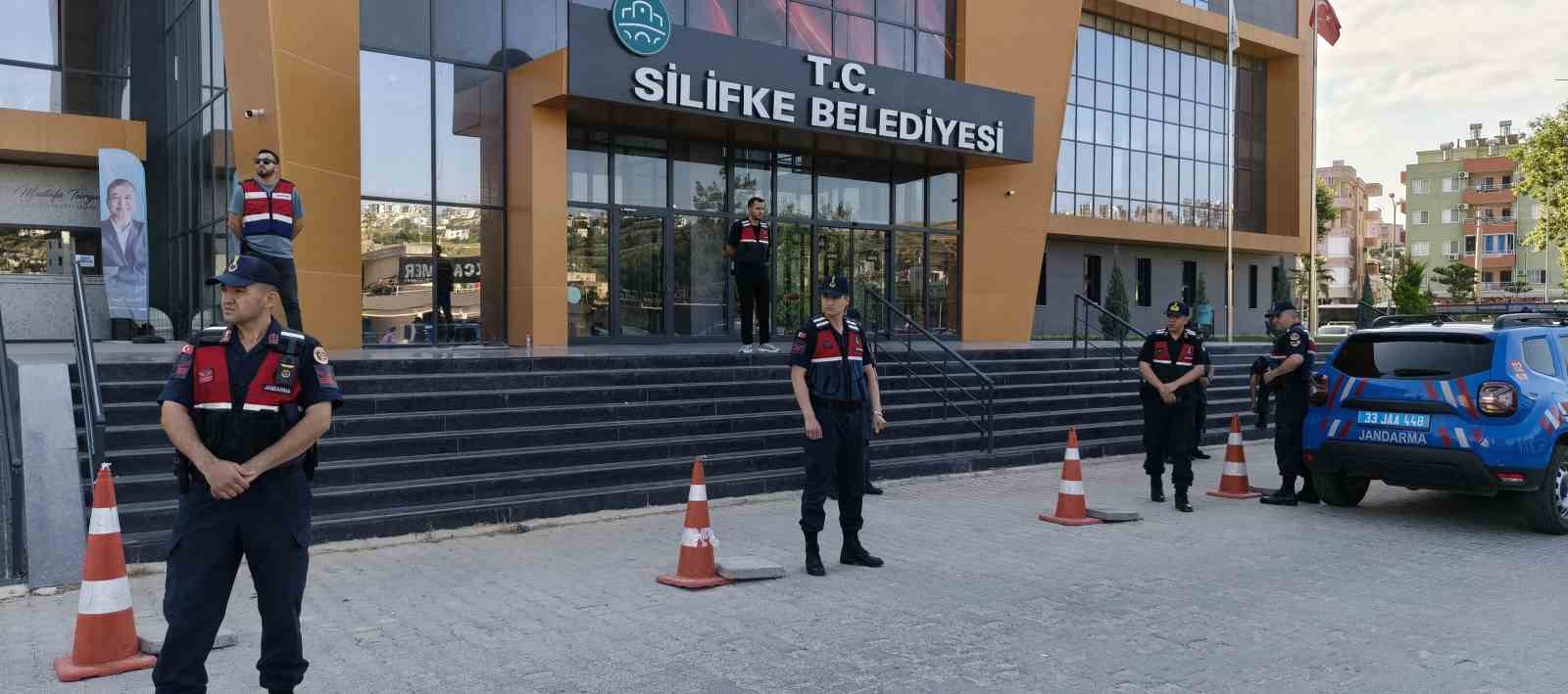 Mersin’in Silifke Belediyesi’ne operasyon: Başkan dahil çok sayıda isme gözaltı