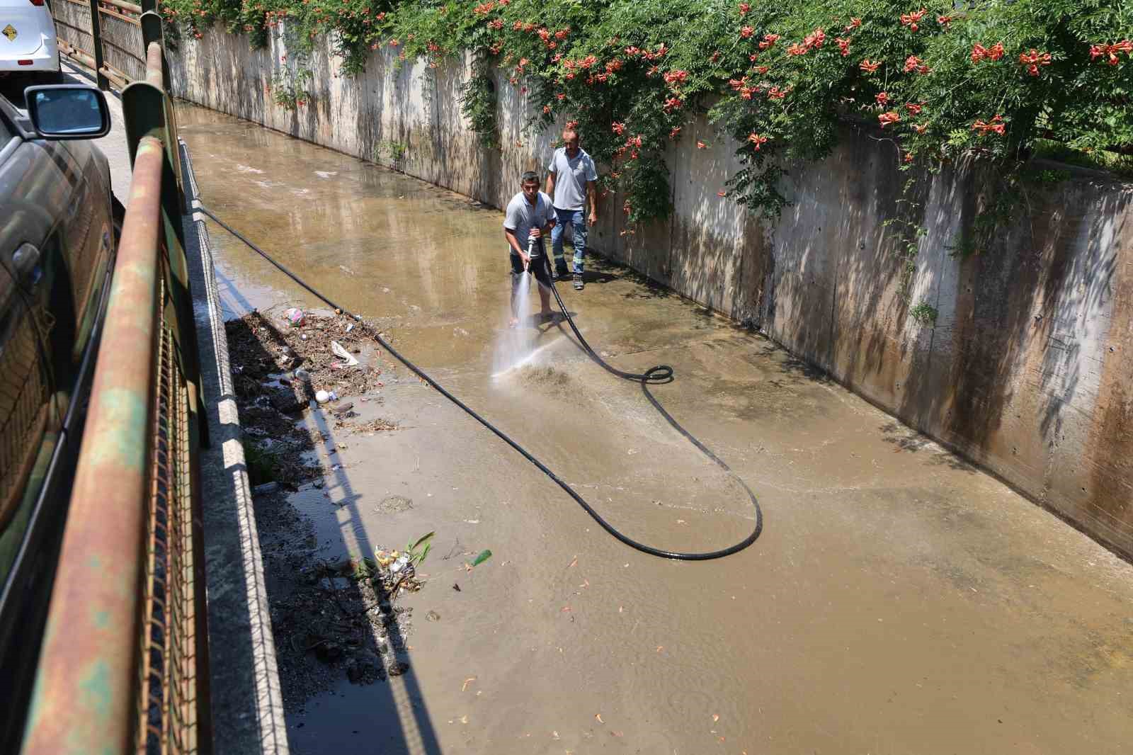 Marmaris Belediyesi’nden derelerde temizlik mesaisi