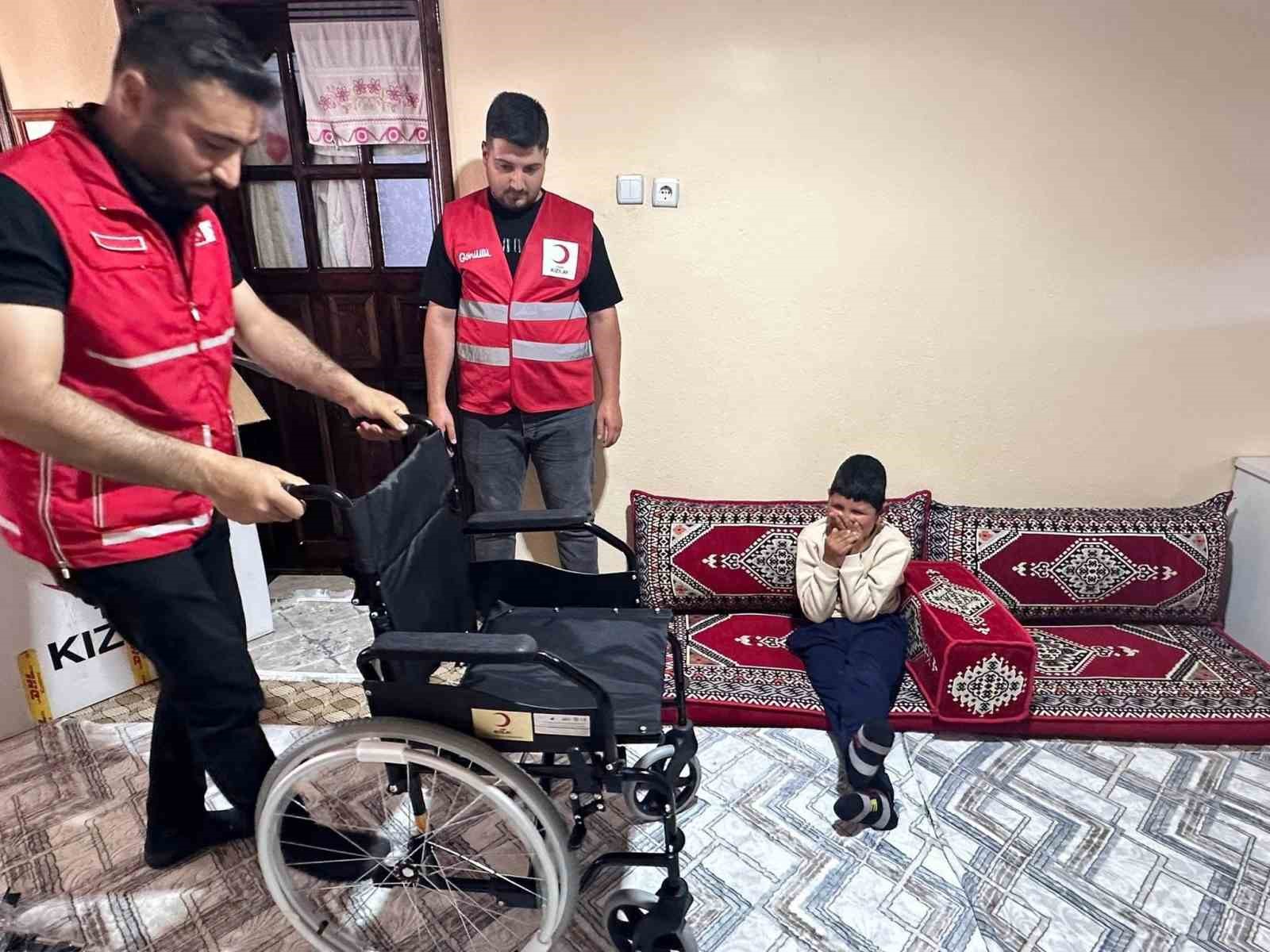 Kızılay’dan özel bireylere tekerlekli sandalye desteği