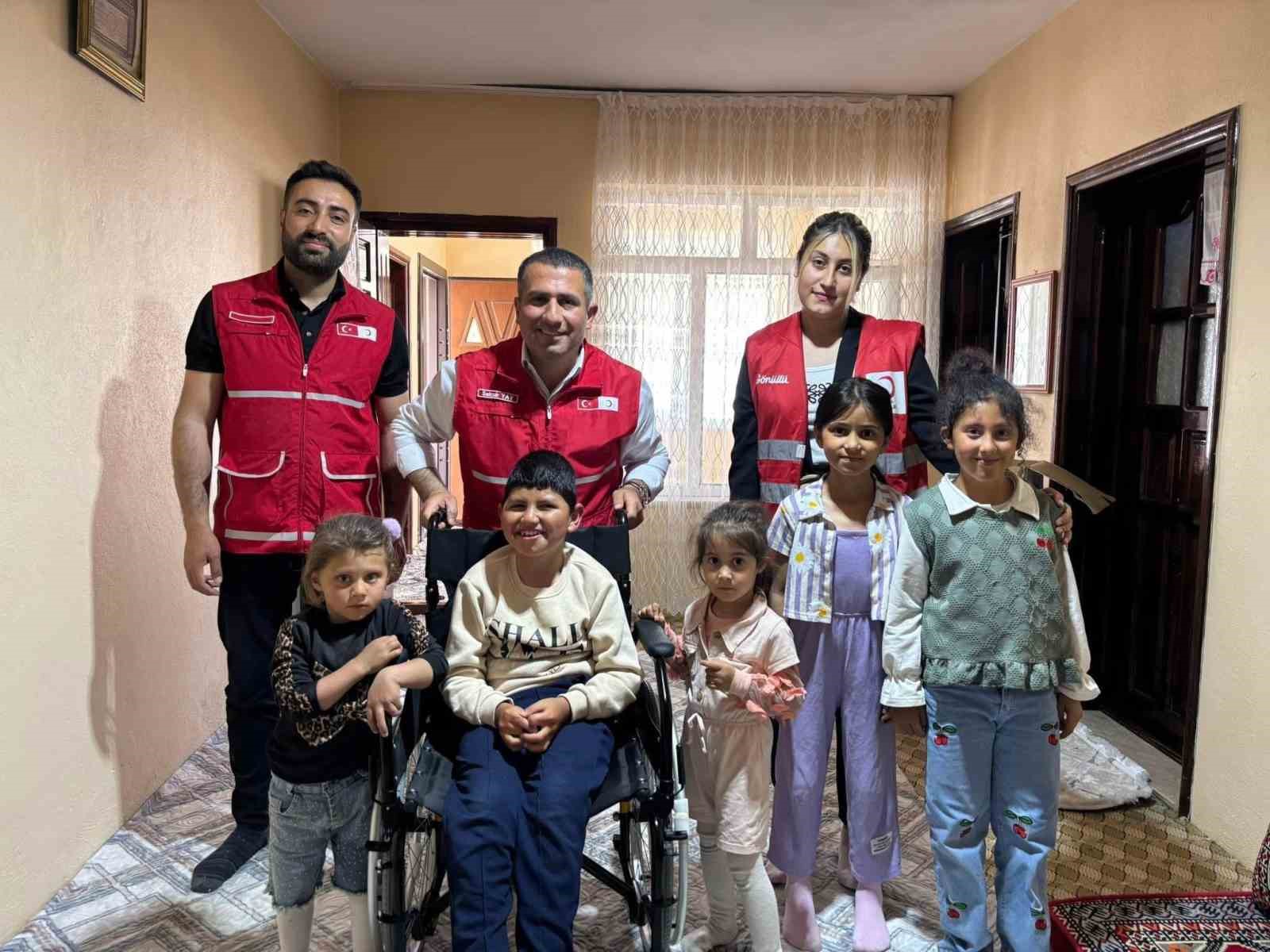 Kızılay’dan özel bireylere tekerlekli sandalye desteği