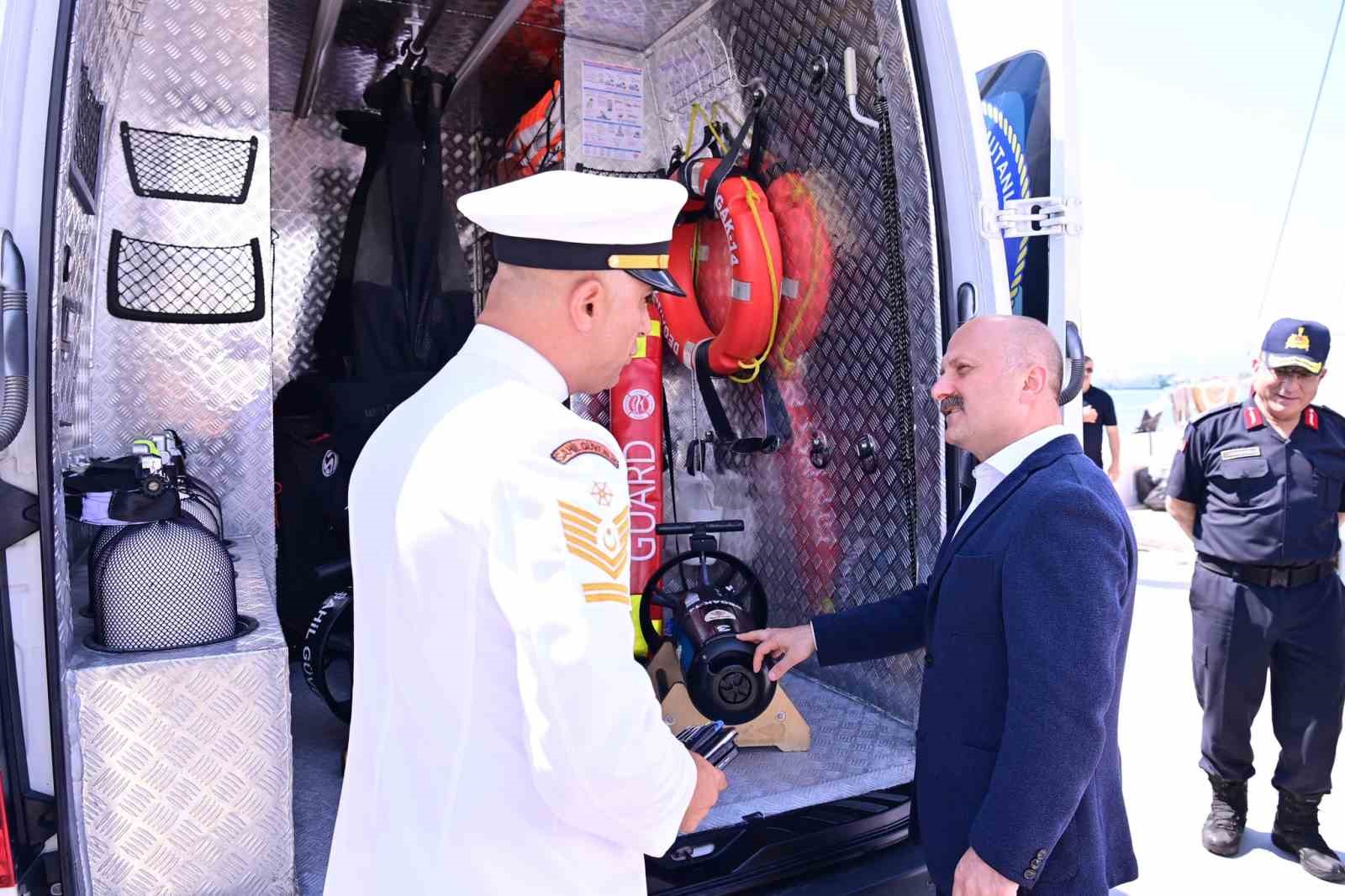 Vali Varol, Kuşadası’nda deniz güvenliği faaliyetlerini inceledi