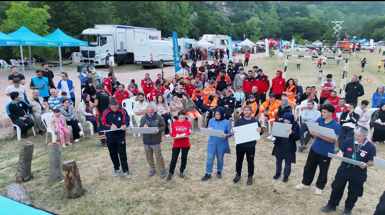 Afet kahramanları eğitim kampında buluştu