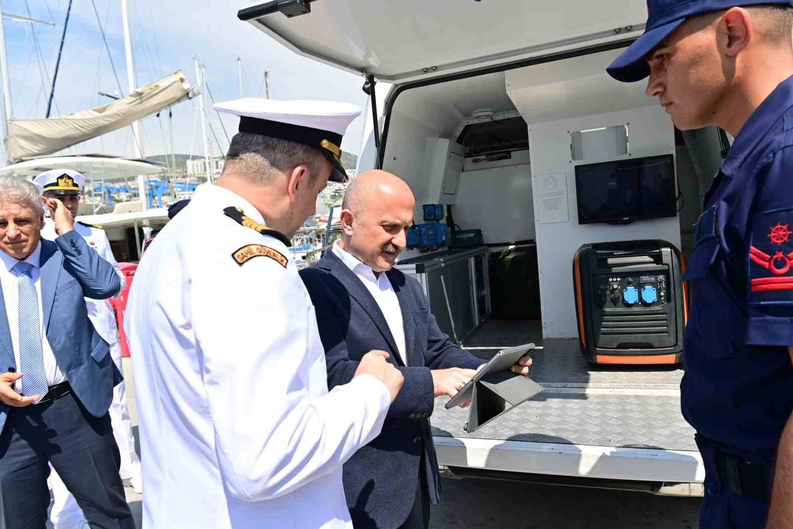Vali Varol, Kuşadası’nda deniz güvenliği faaliyetlerini inceledi