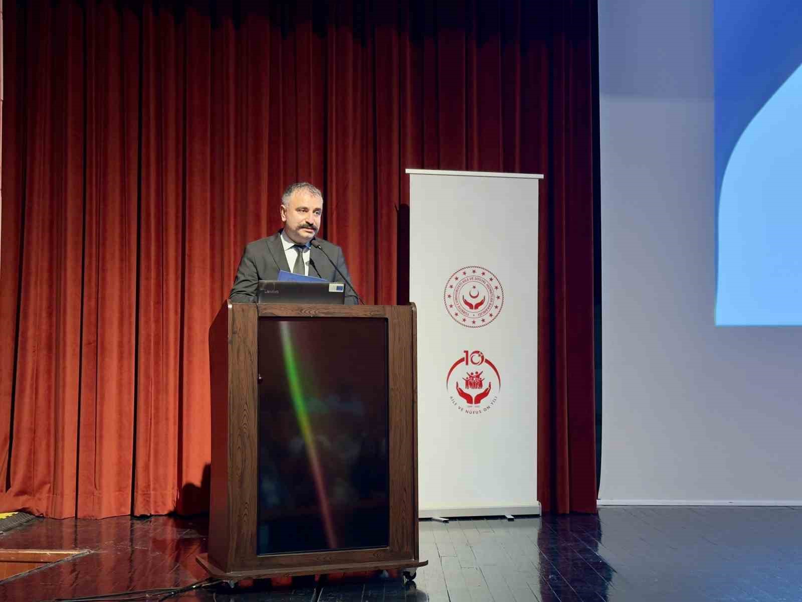 Muhtarlar, kadına yönelik şiddetle ilgili bilgilendirildi