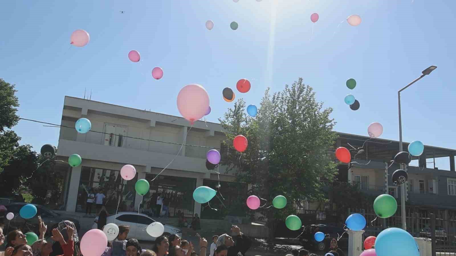 Doktorların yaşayamayacağını söylediği 8 yaşındaki Hülya’nın beyin tümörüne karşı geçirdiği başarılı ameliyat gökyüzüne bırakılan balonlarla kutlandı