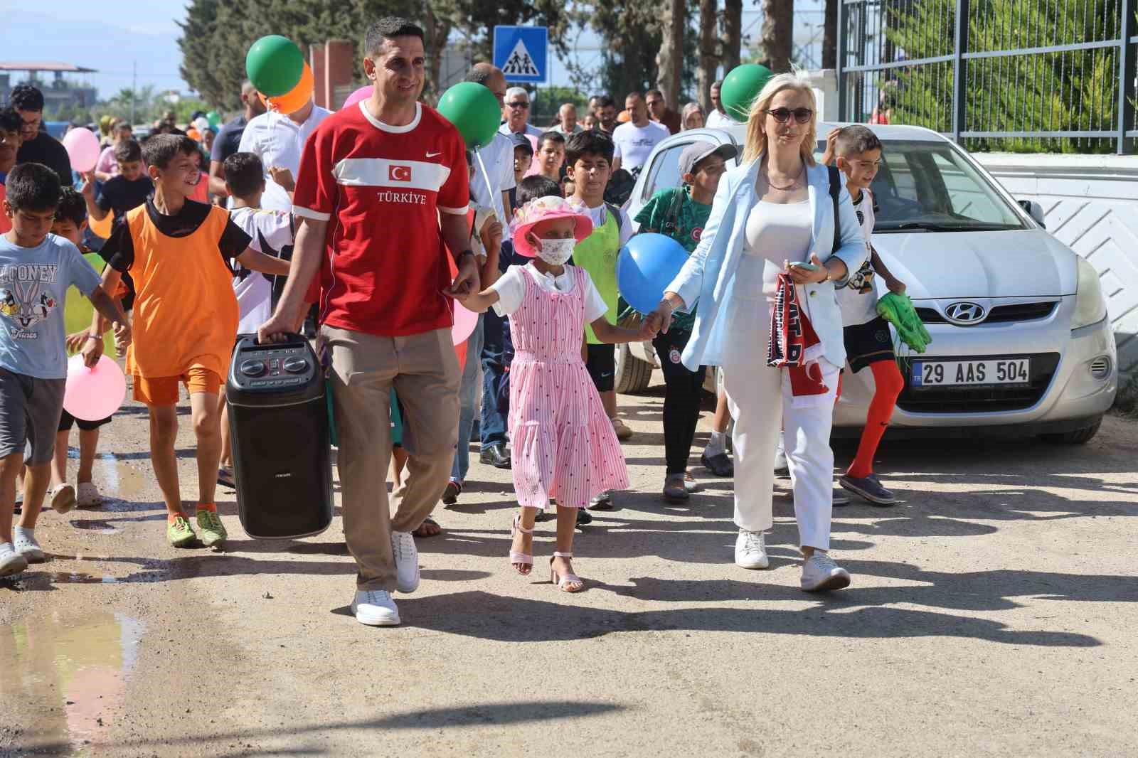 Doktorların yaşayamayacağını söylediği 8 yaşındaki Hülya’nın beyin tümörüne karşı geçirdiği başarılı ameliyat gökyüzüne bırakılan balonlarla kutlandı