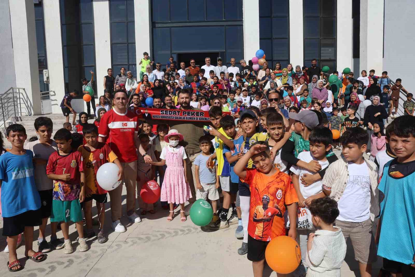 Doktorların yaşayamayacağını söylediği 8 yaşındaki Hülya’nın beyin tümörüne karşı geçirdiği başarılı ameliyat gökyüzüne bırakılan balonlarla kutlandı