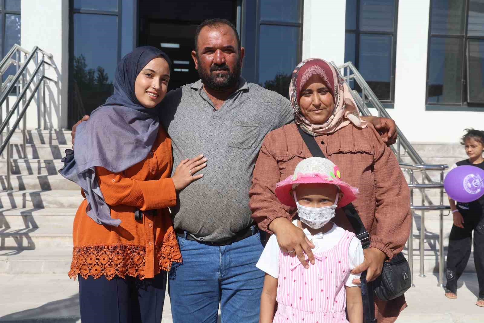 Doktorların yaşayamayacağını söylediği 8 yaşındaki Hülya’nın beyin tümörüne karşı geçirdiği başarılı ameliyat gökyüzüne bırakılan balonlarla kutlandı