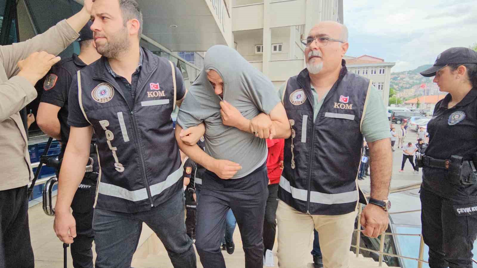 Zonguldak merkezli rüşvet ve yasa dışı kürtaj operasyonunda 11 şüpheli adliyede