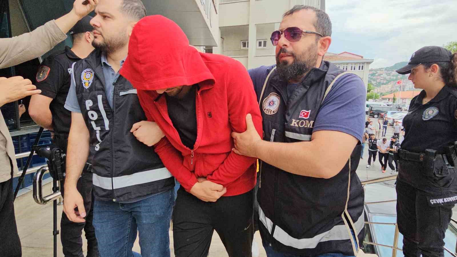 Zonguldak merkezli rüşvet ve yasa dışı kürtaj operasyonunda 11 şüpheli adliyede