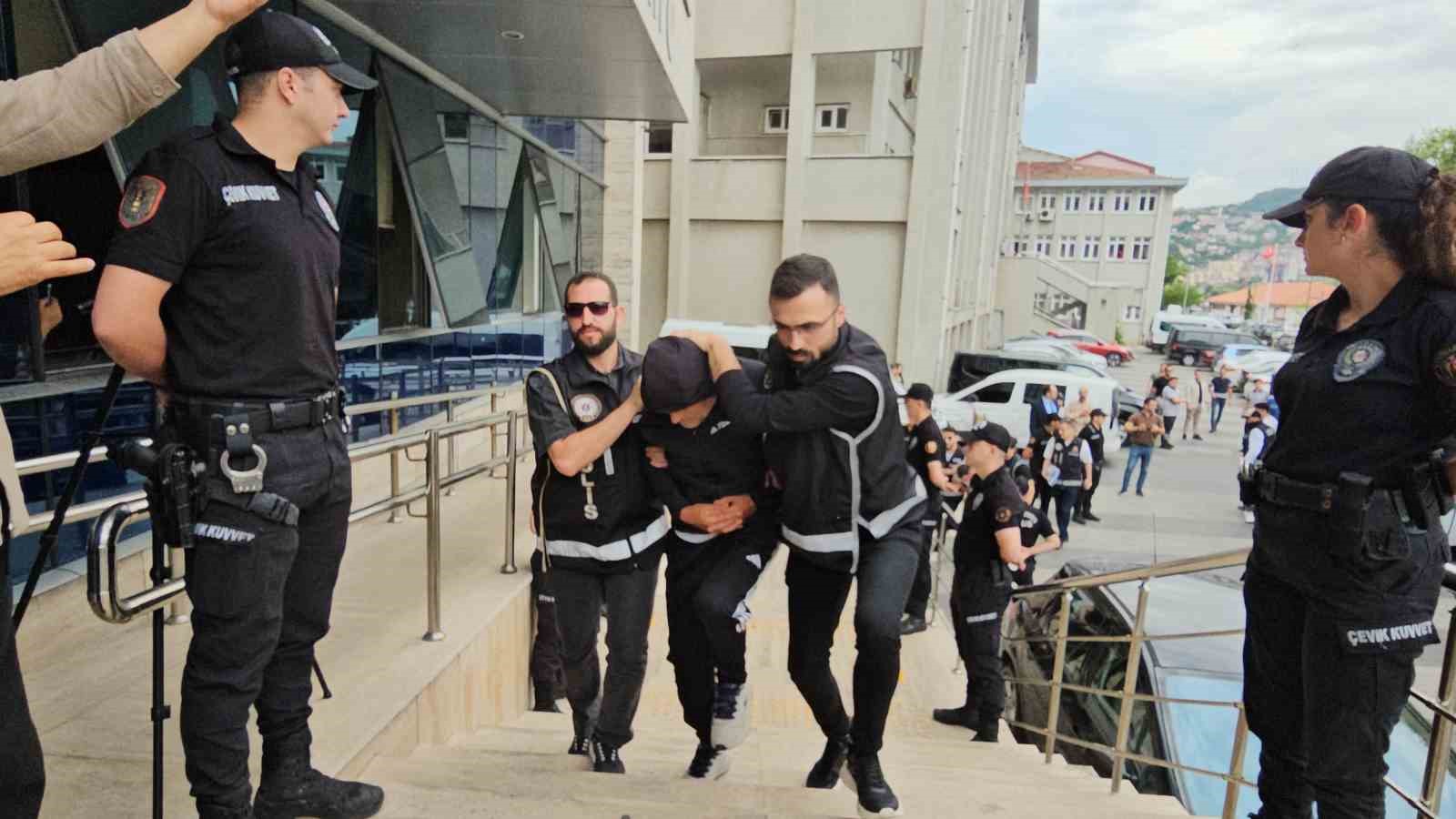 Zonguldak merkezli rüşvet ve yasa dışı kürtaj operasyonunda 11 şüpheli adliyede