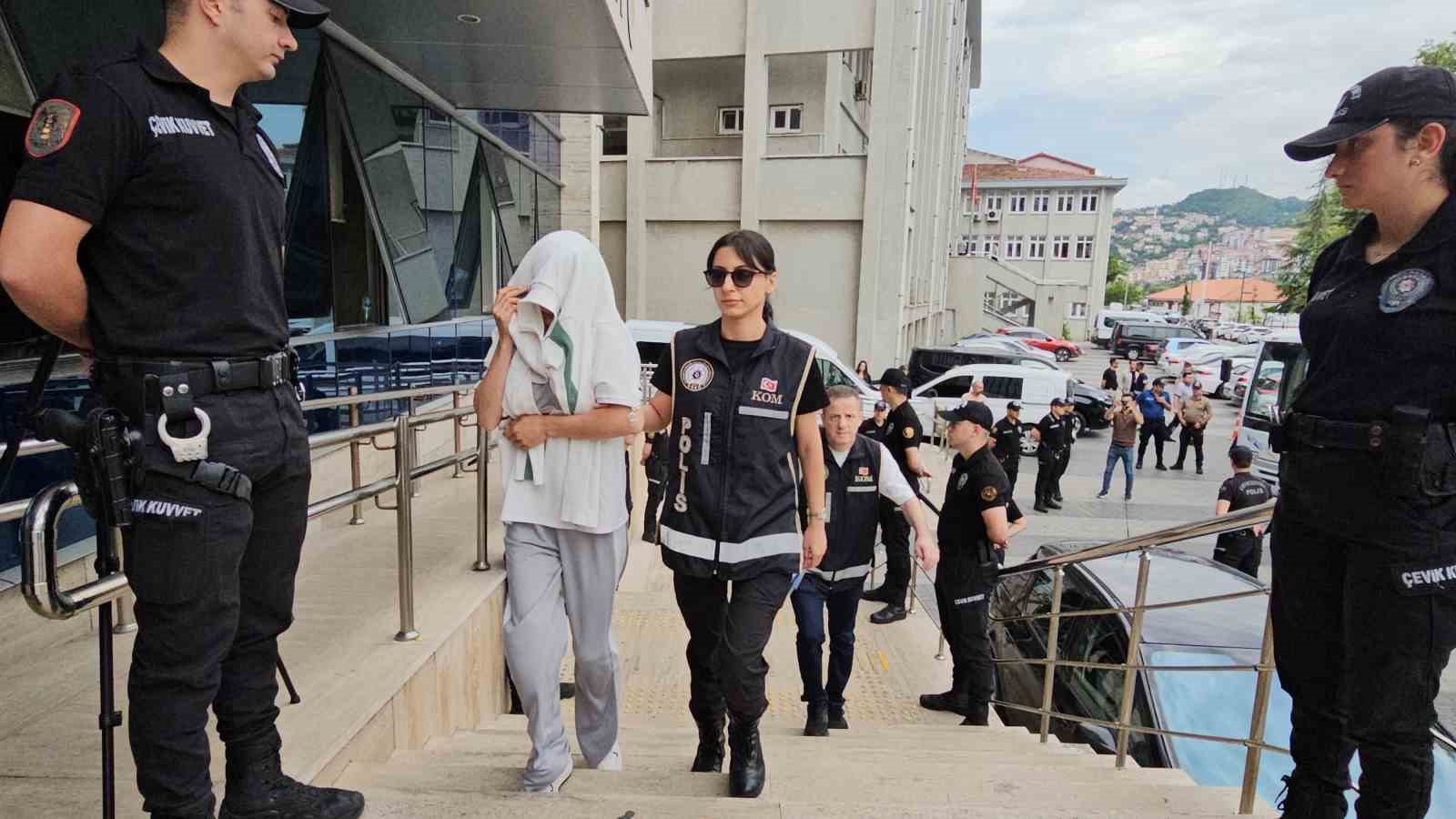 Zonguldak merkezli rüşvet ve yasa dışı kürtaj operasyonunda 11 şüpheli adliyede