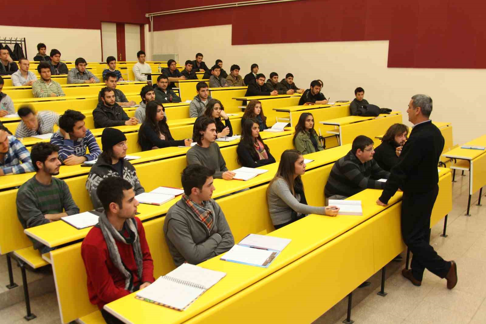 YÖK Başkanı Özvar: "Türkiye’nin yarınlarını inşa edecek siz gençlerimize güveniyoruz"